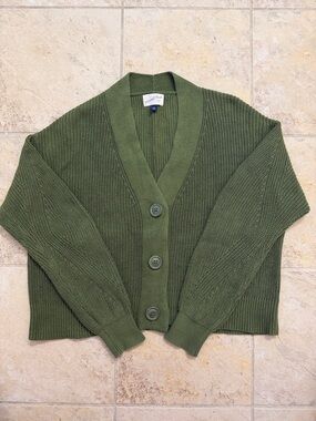 Universal Thread Green Cropped Button Cardigan